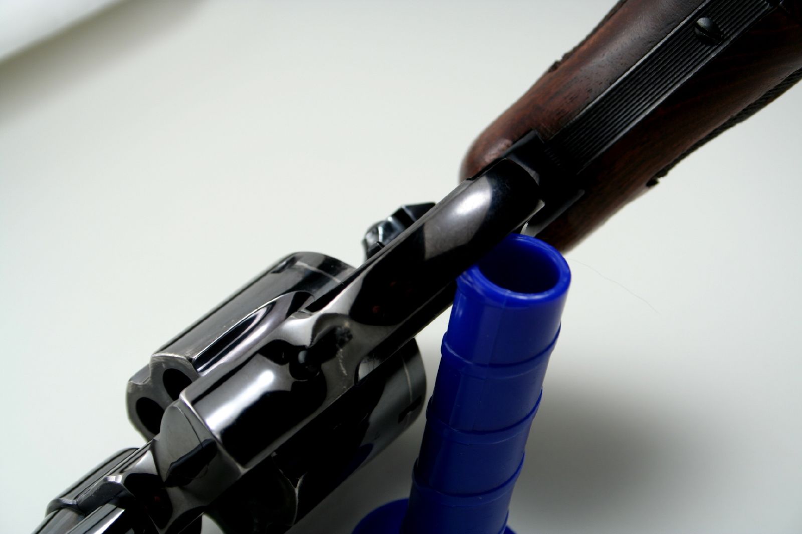 Imagem de referência de Smith & Wesson Model 59, descrito nos dados abertos como pistola semiautomática