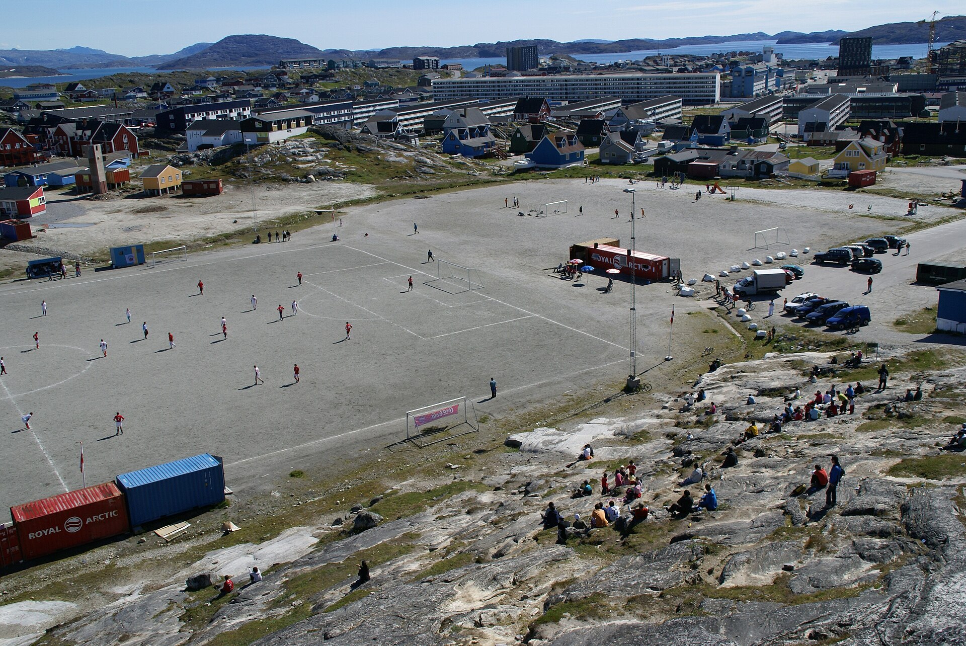 Imagem de referência de Estádio de Nuuk, descrito nos dados abertos como estádio em Sermersooq, Groenlândia