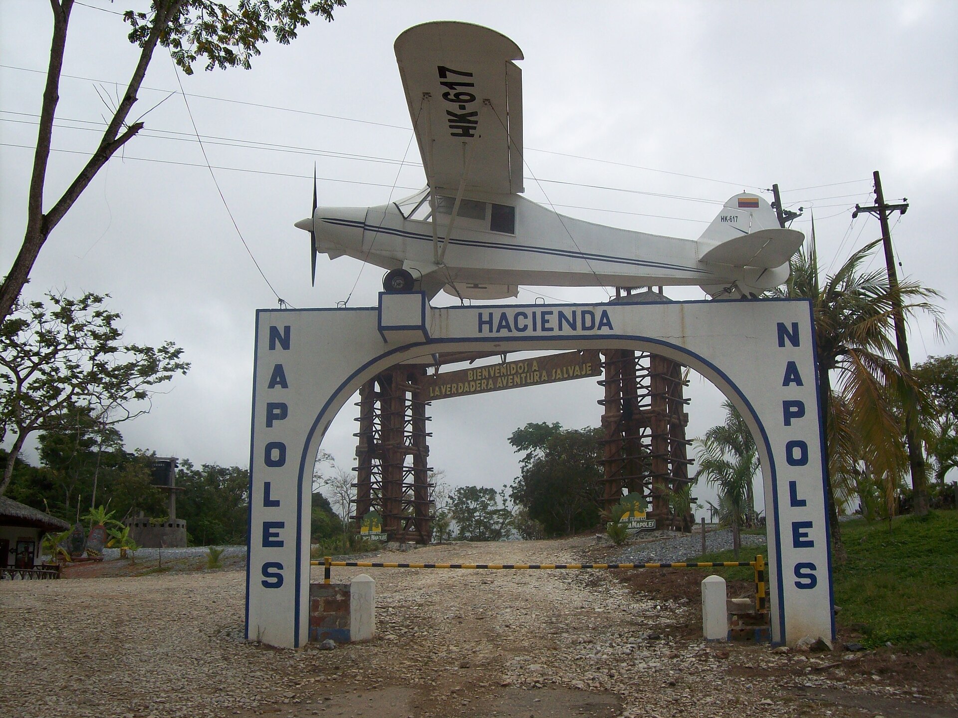Imagem de referência de Hacienda Nápoles, descrito nos dados abertos como parque temático e santuário da fauna, antiga propriedade do narcotraficante Pablo Escobar