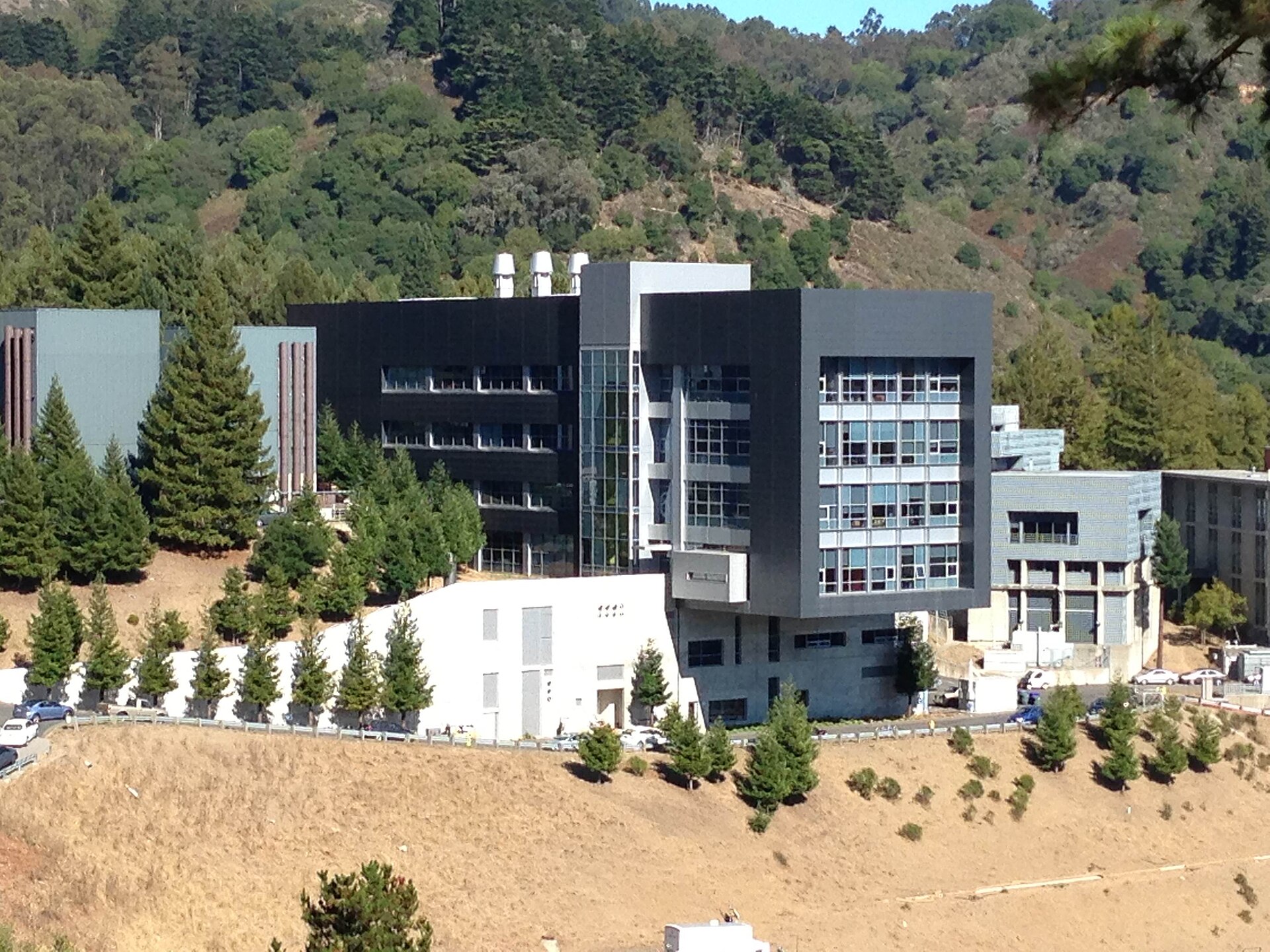 Imagem de referência de Laboratório Nacional de Lawrence Berkeley, descrito nos dados abertos como laboratório nacional localizado perto de Berkeley, Califórnia, EUA