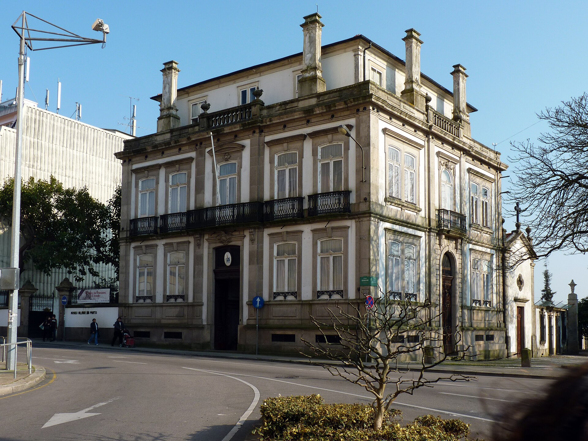 Imagem de referência de Museu Militar do Porto, descrito nos dados abertos como edifício que alberga o Museu Militar do Porto e o Museu da Resistência do Porto, previamente a Delegação PIDE/DGS do Porto