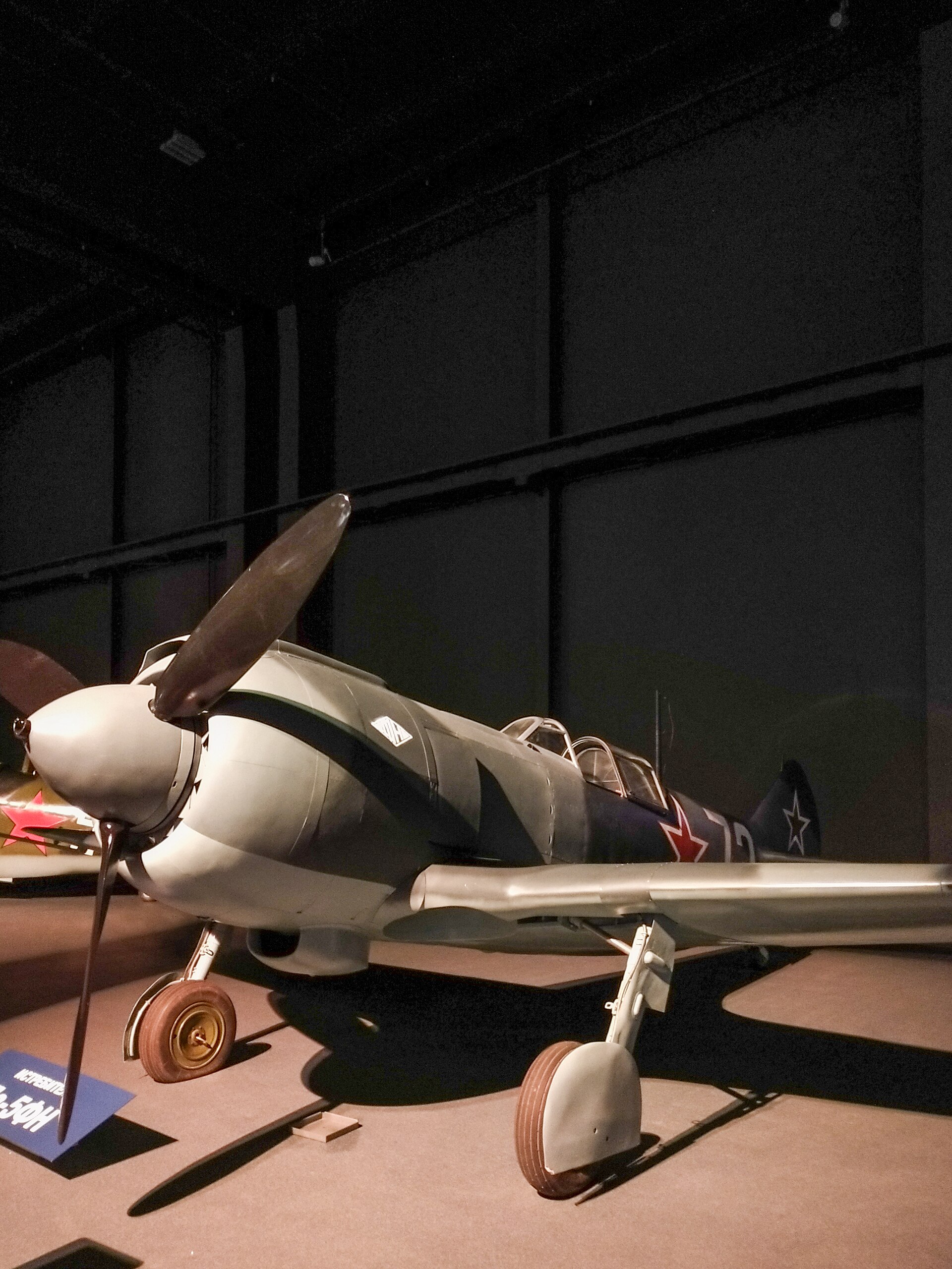 Imagem de referência de Lavochkin La-5, descrito nos dados abertos como avião de caça soviético