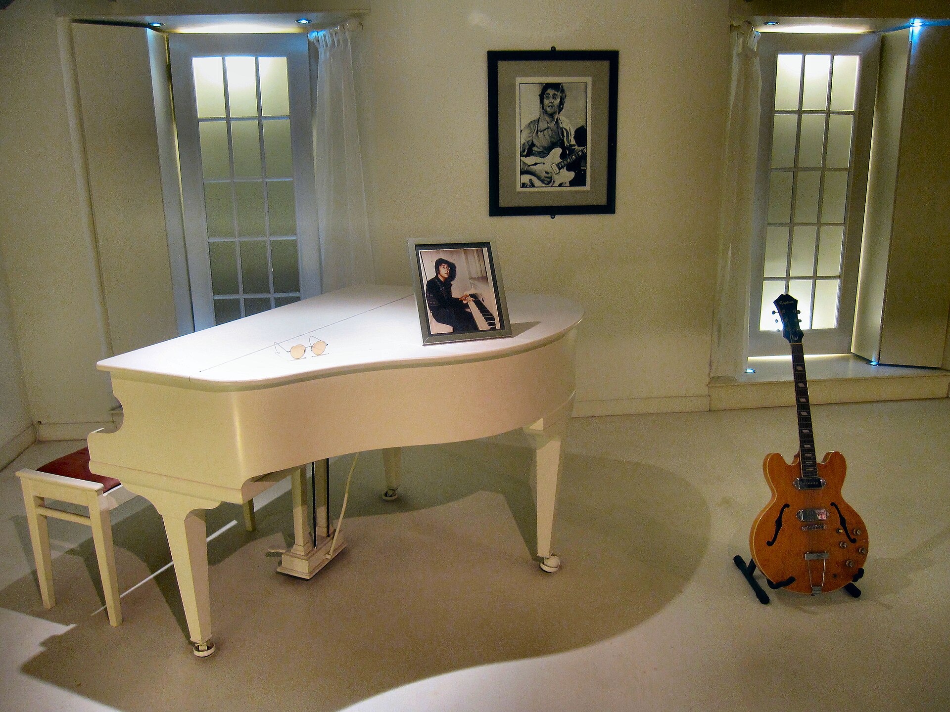 Imagem de referência de Tittenhurst Park, descrito nos dados abertos como antiga casa de John Lennon e Ringo Starr
