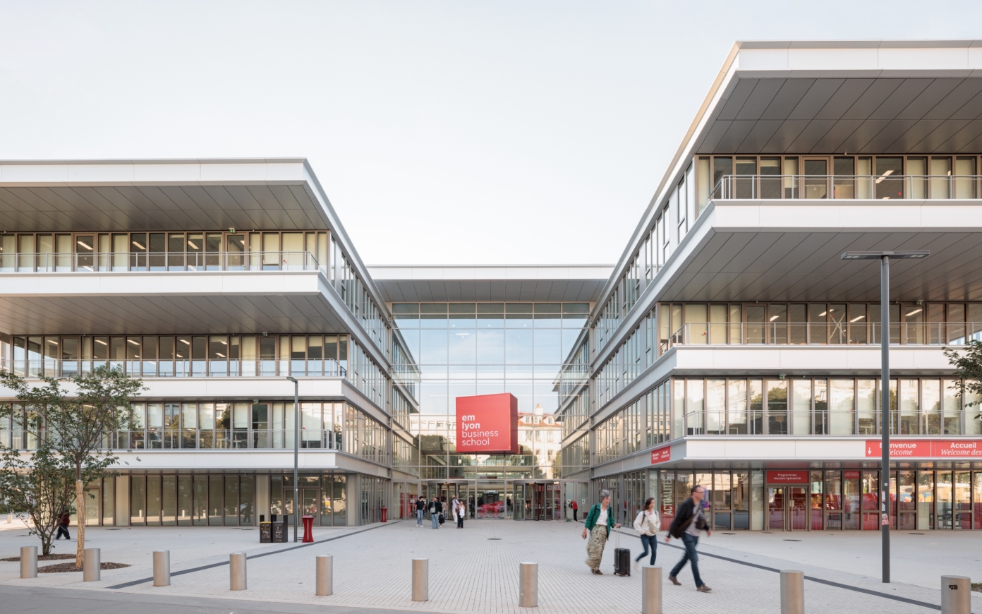 Imagem de referência de Emlyon Business School, descrito nos dados abertos como escola de comércio europeia