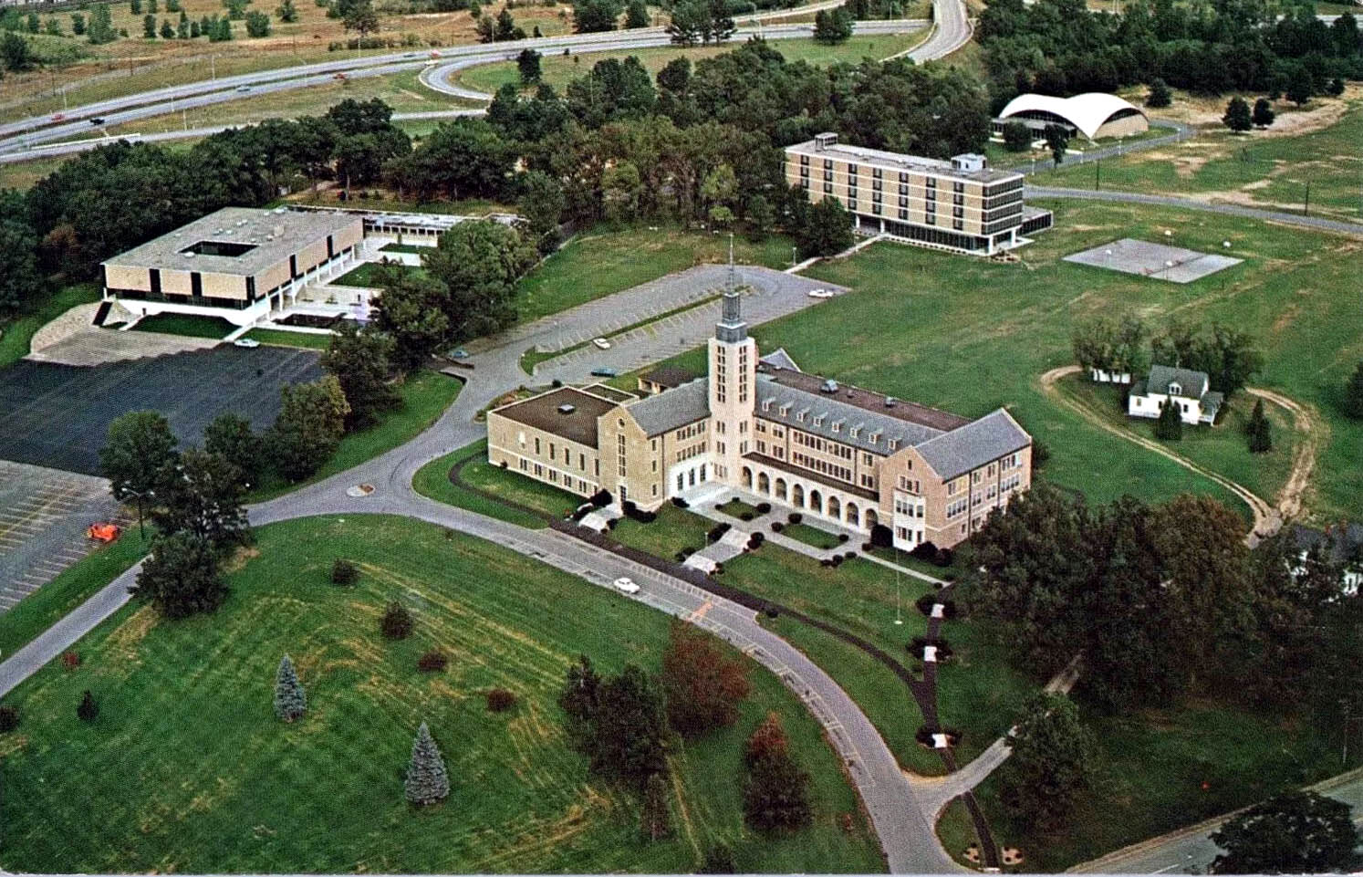 Imagem de referência de Universidade de São João Fisher, descrito nos dados abertos como universidade privada de artes liberais em Rochester, EUA