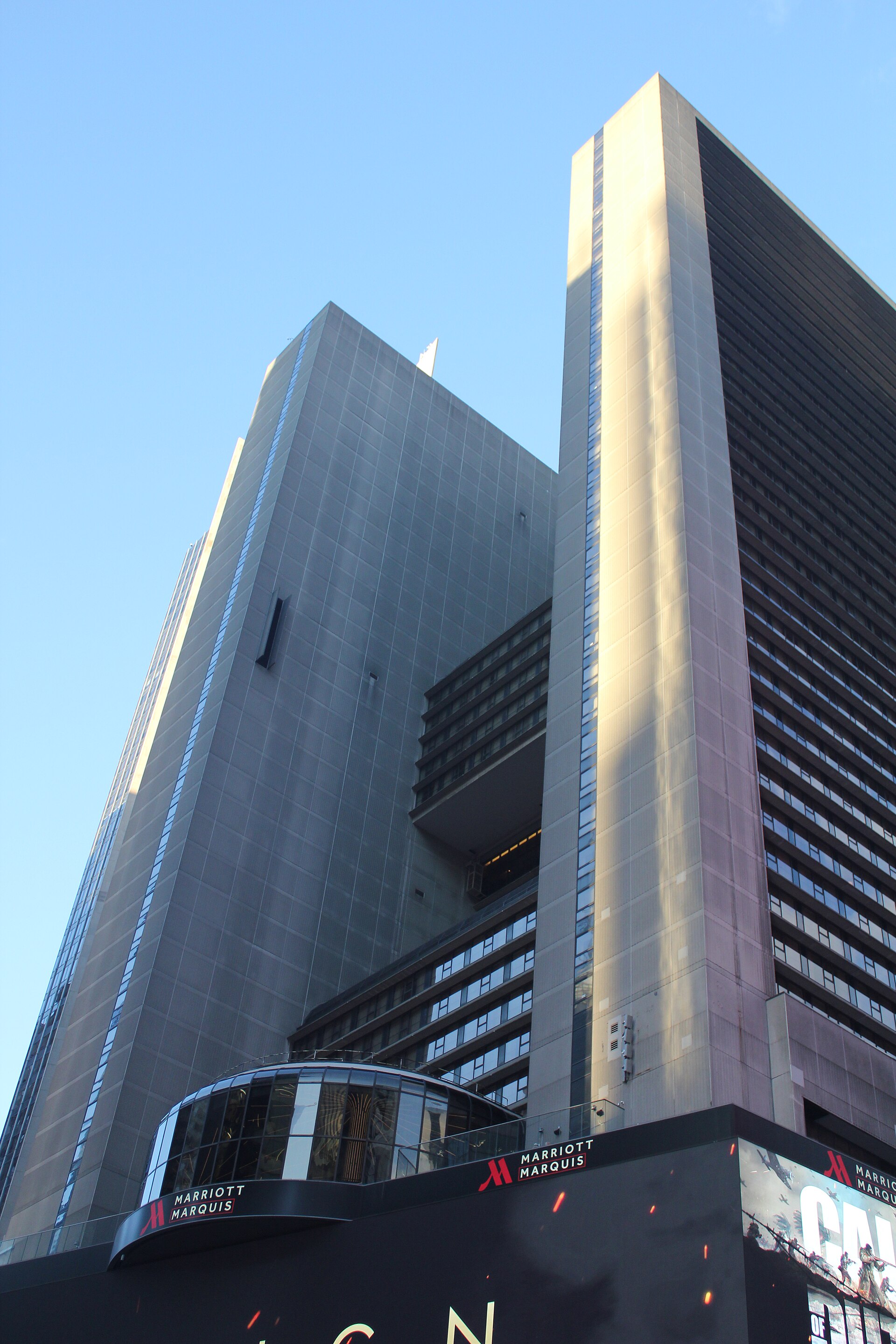 Imagem de referência de New York Marriott Marquis, descrito nos dados abertos como hotel em Manhattan, Nova York