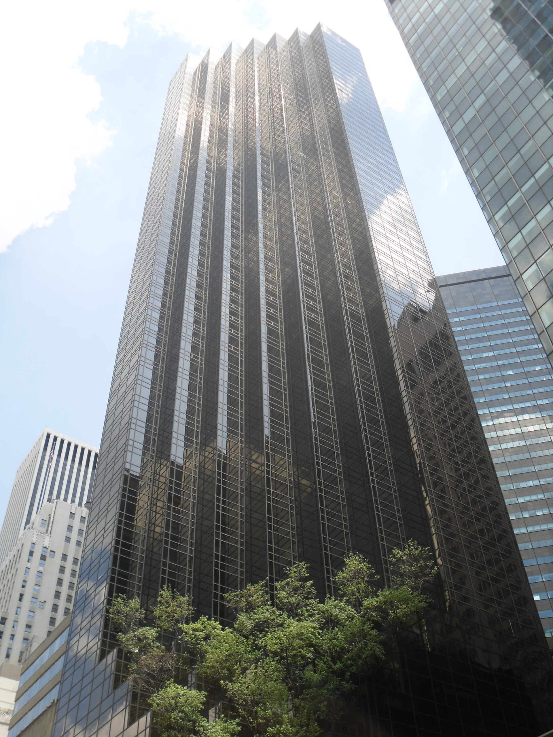 Imagem de referência de The Trump Organization, descrito nos dados abertos como conglomerado empresarial