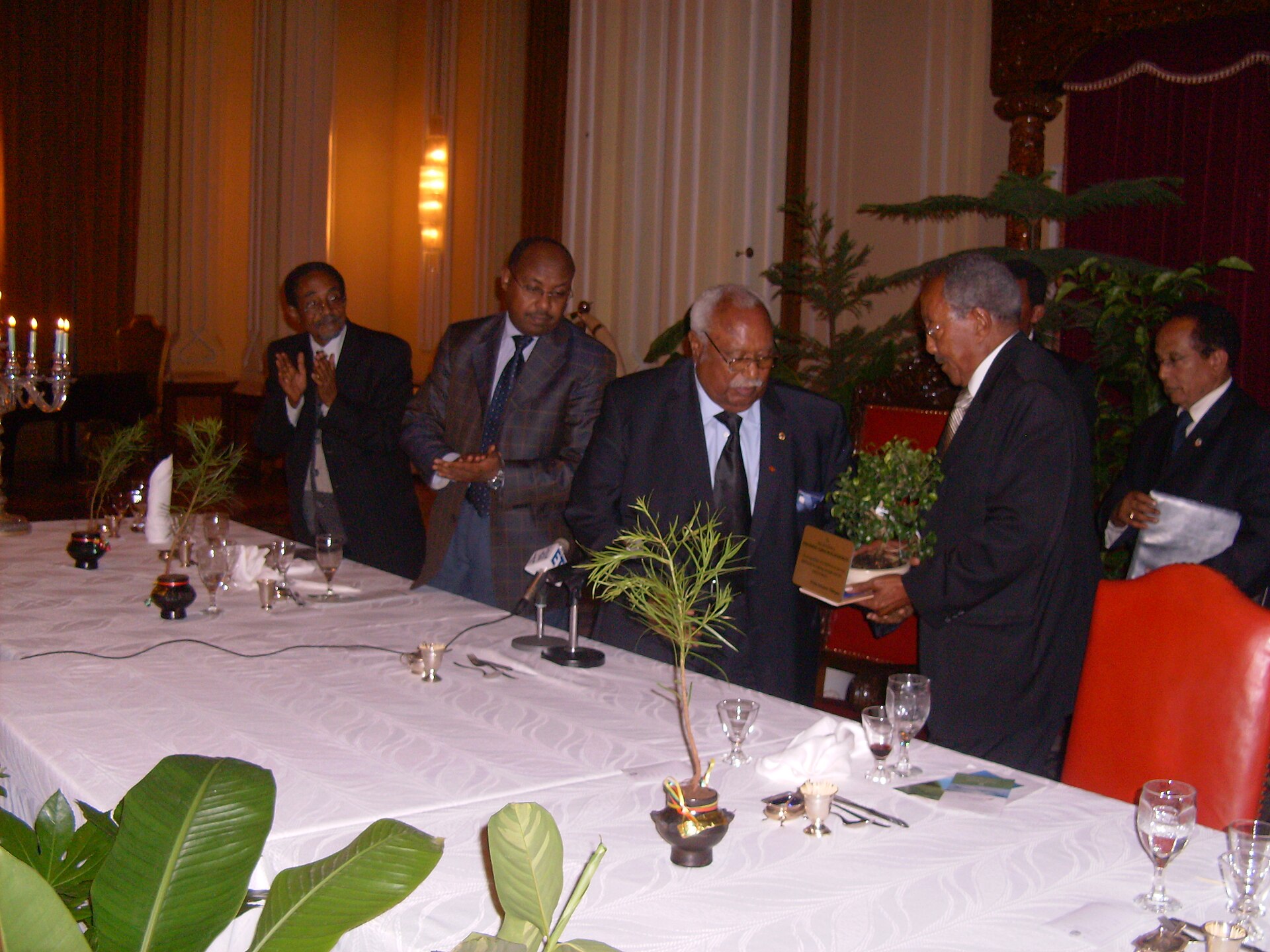 Imagem de referência relacionada a Girma Wolde-Giorgis, item descrito como atual presidente da Etiópia