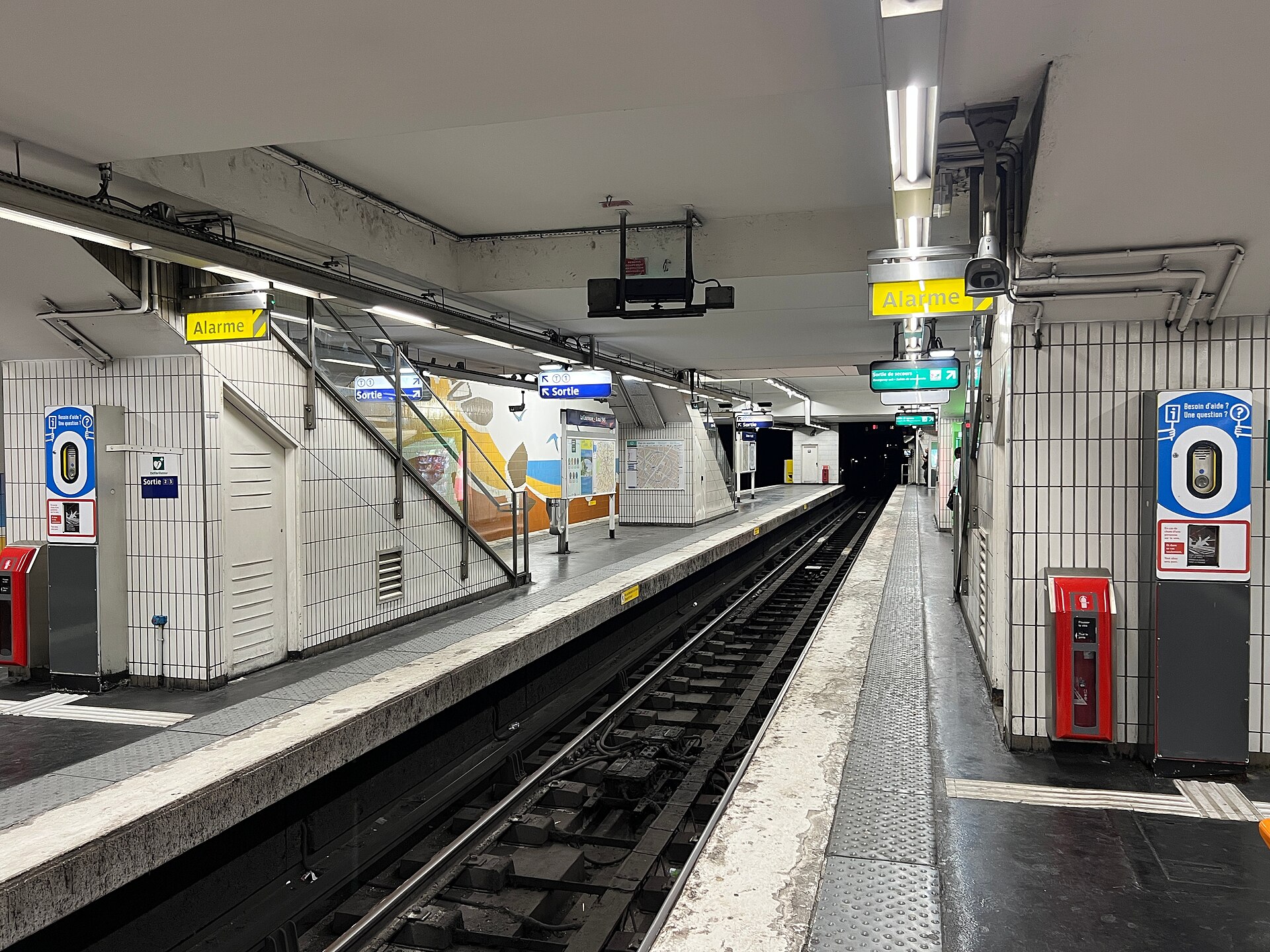 Imagem de referência de La Courneuve - 8 Mai 1945, descrito nos dados abertos como estação do Metropolitano de Paris