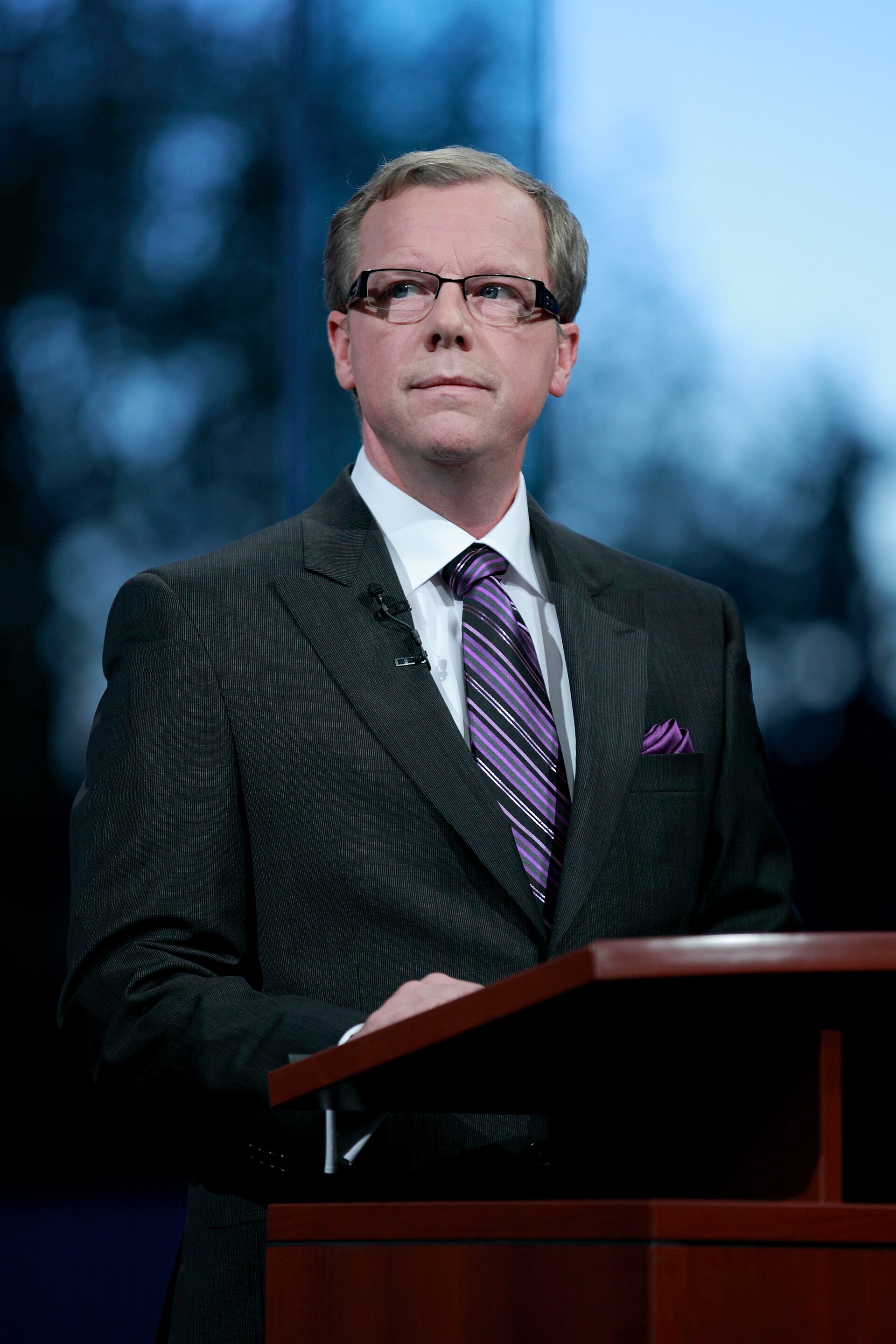 Imagem de referência relacionada a Brad Wall, item descrito como um político canadense