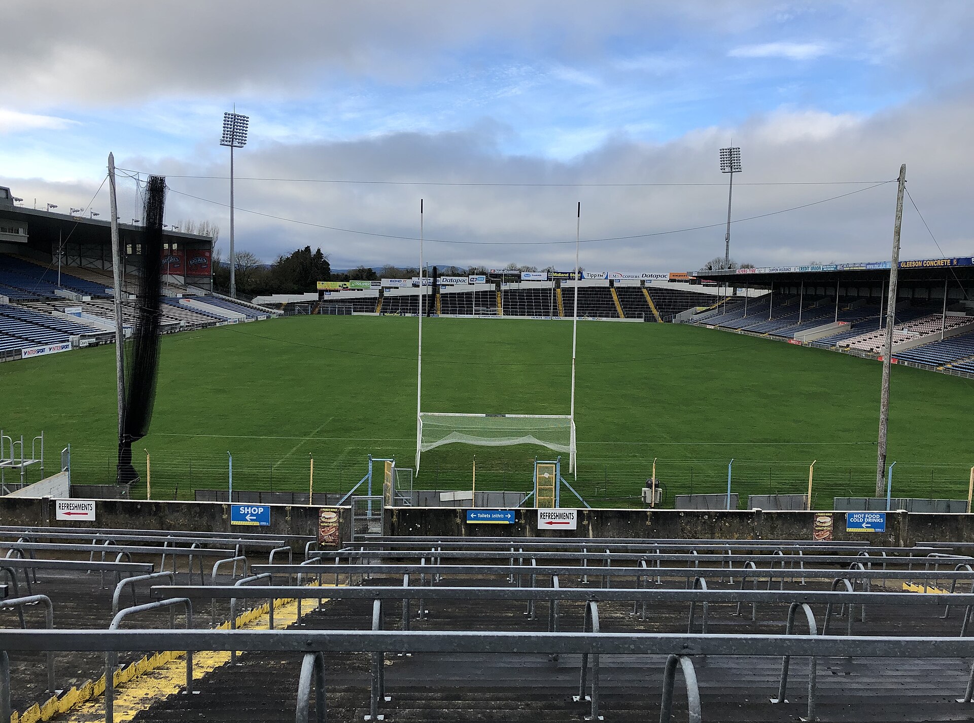 Imagem de referência de Semple Stadium, descrito nos dados abertos como estádio em Thurles, República da Irlanda