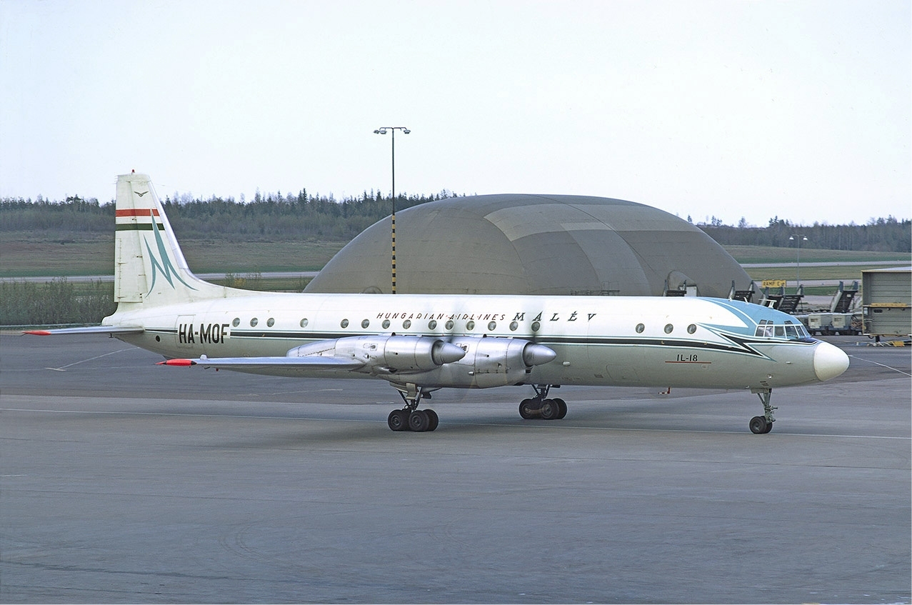 Imagem de referência de Ilyushin Il-18, descrito nos dados abertos como aeronave quadrimotor (turboélice) projetada fabricada pela União Soviética