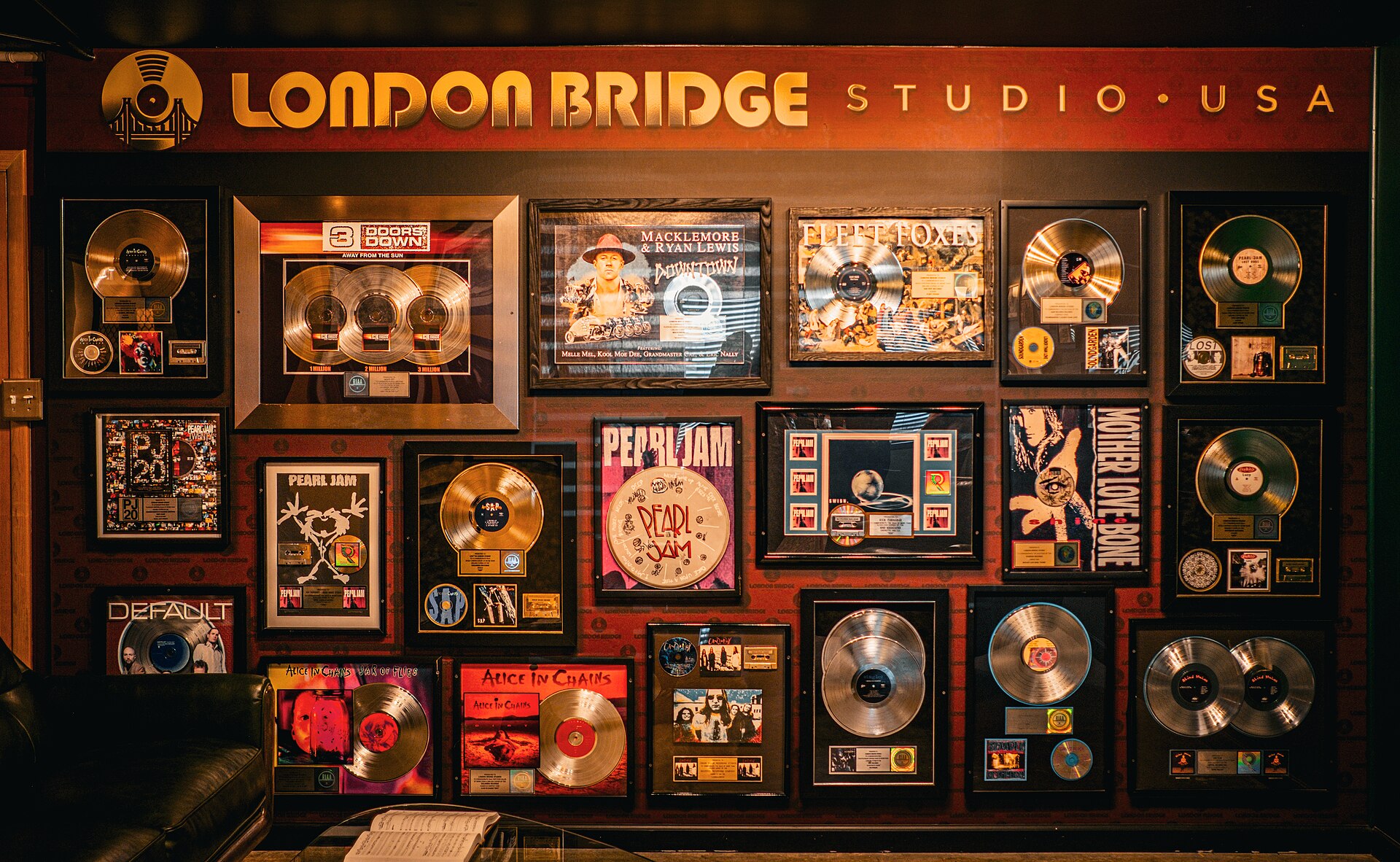 Imagem de referência relacionada a London Bridge Studio, item descrito como registro de referência sobre London Bridge Studio, organizado a partir de dados estruturados abertos