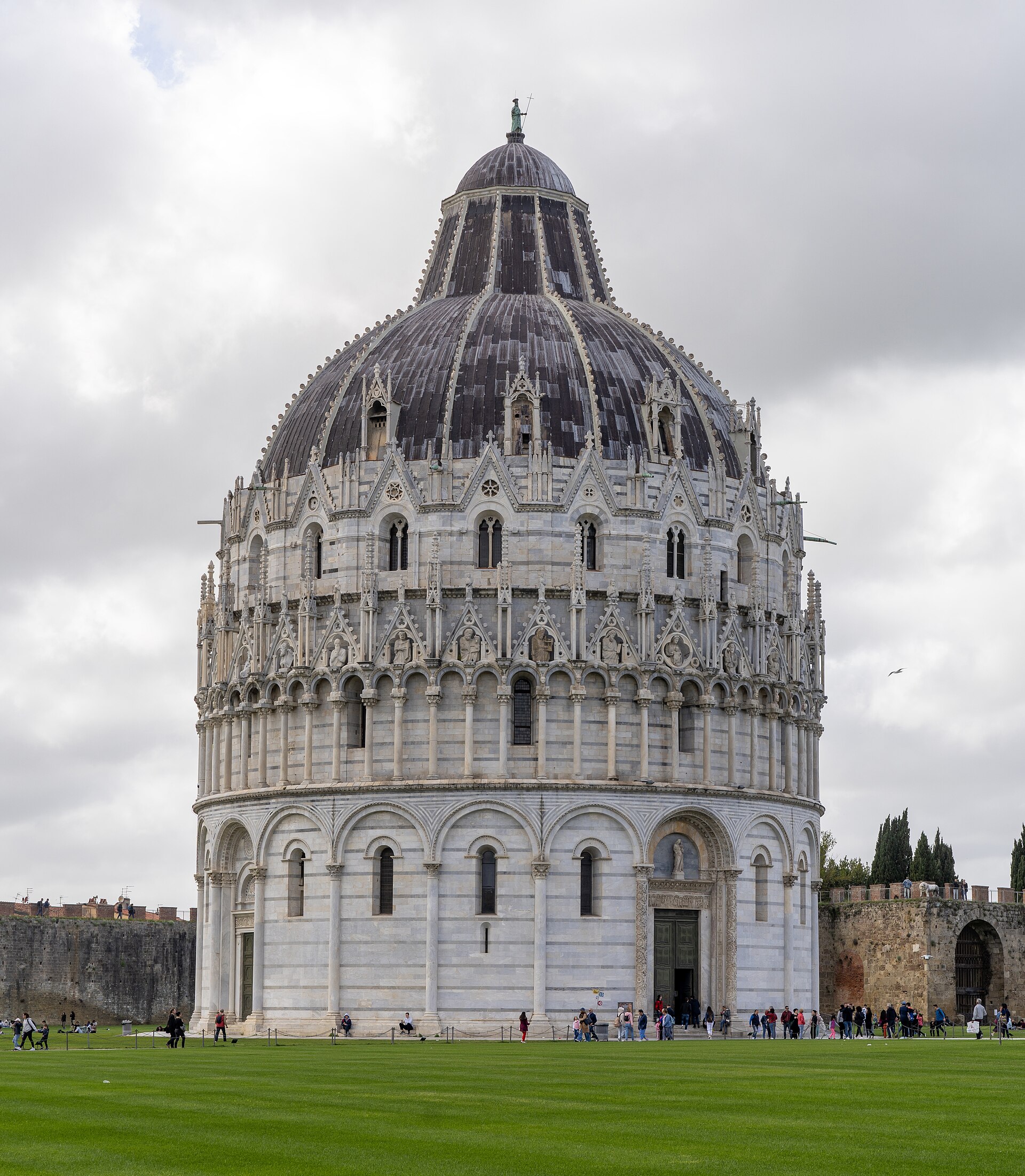 Imagem de referência de Batistério de Pisa, descrito nos dados abertos como museu em Pisa, Itália
