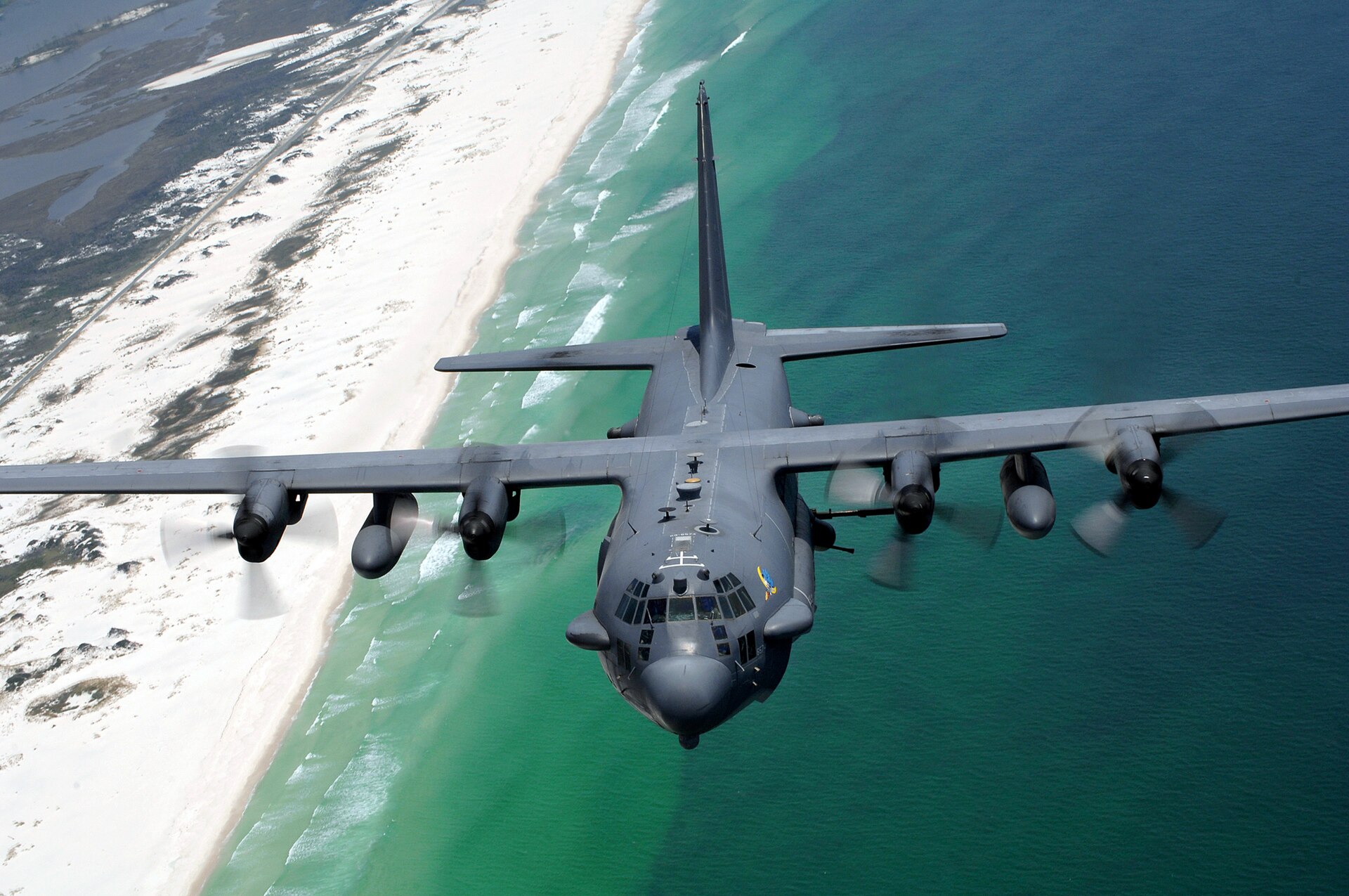 Imagem de referência de AC-130, descrito nos dados abertos como série de aeronaves Gunship da Lockheed