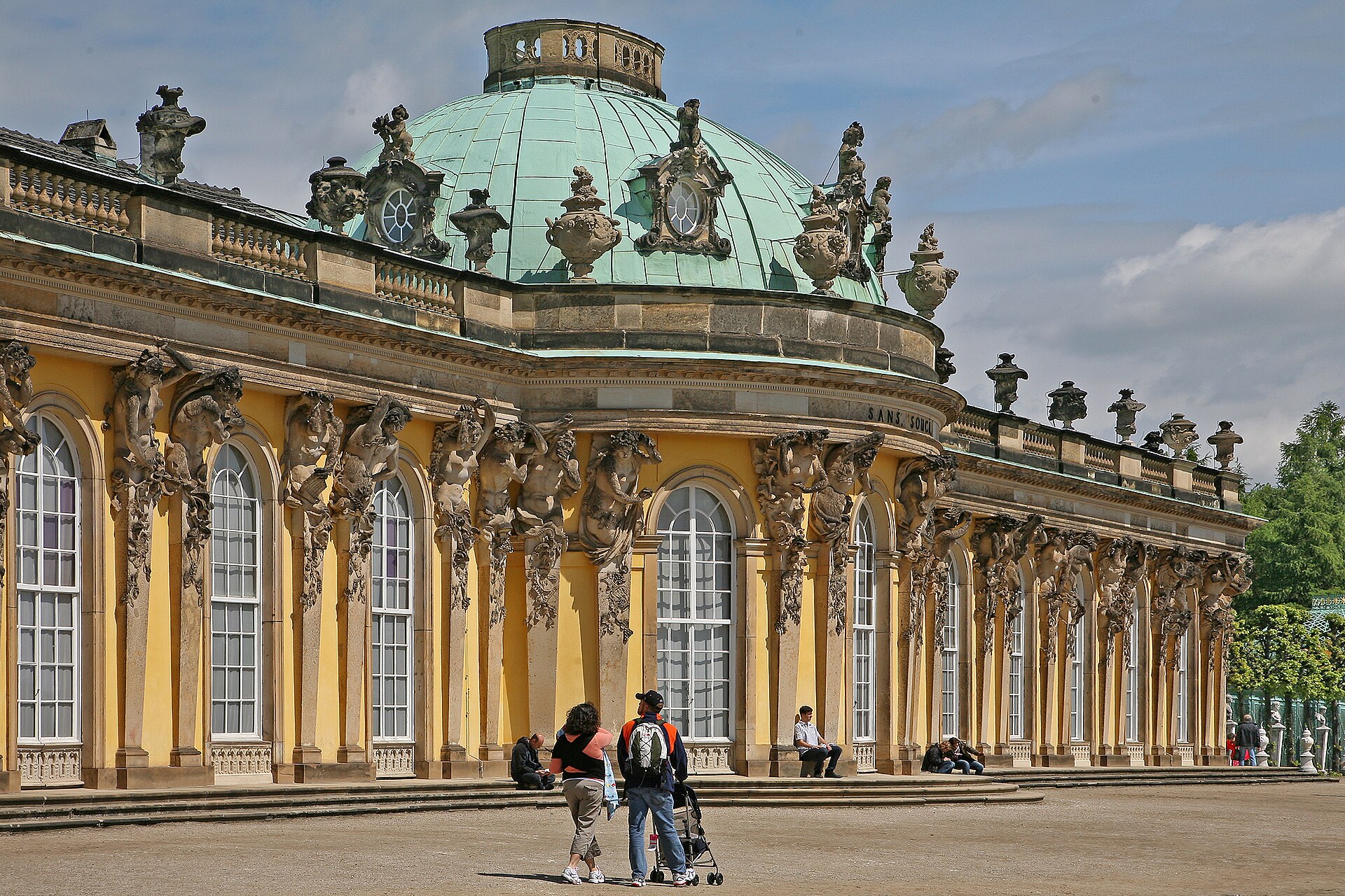Imagem de referência de Sanssouci, descrito nos dados abertos como palácio em Potsdam, Alemanha