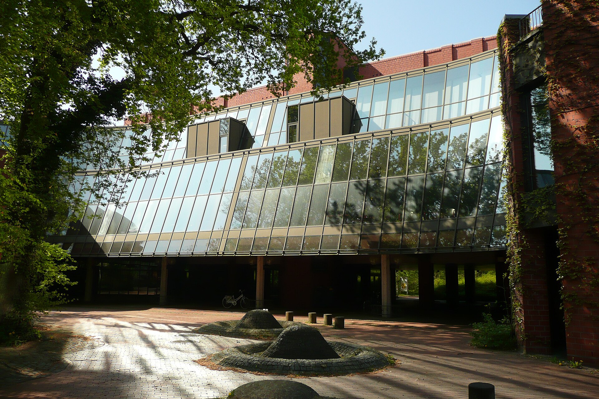 Imagem de referência de Universidade de Oldenburgo, descrito nos dados abertos como jackson Mulende