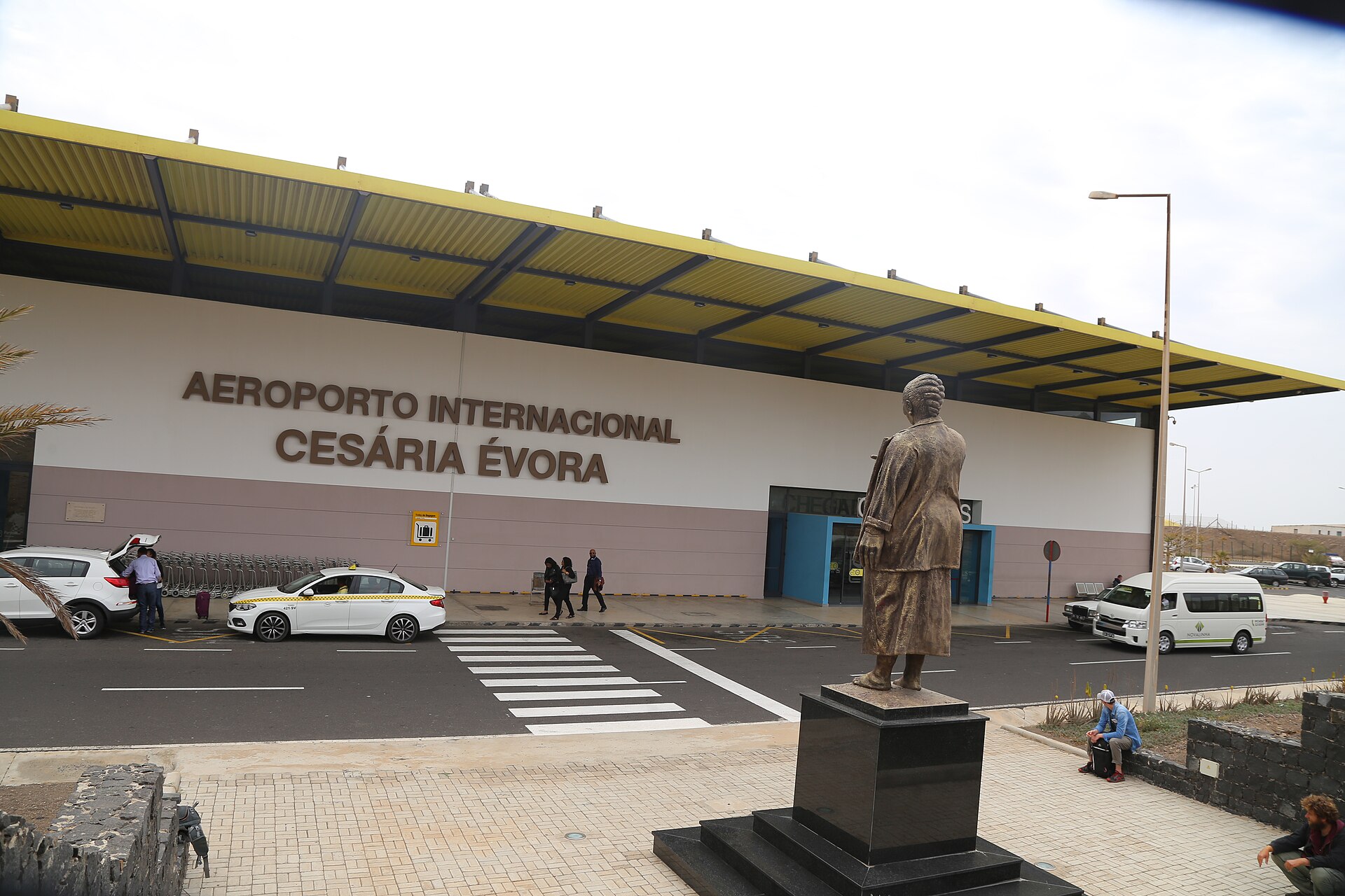 Imagem de referência de Aeroporto Internacional Cesária Évora, descrito nos dados abertos como aeroporto internacional na ilha de São Vicente, em Cabo Verde
