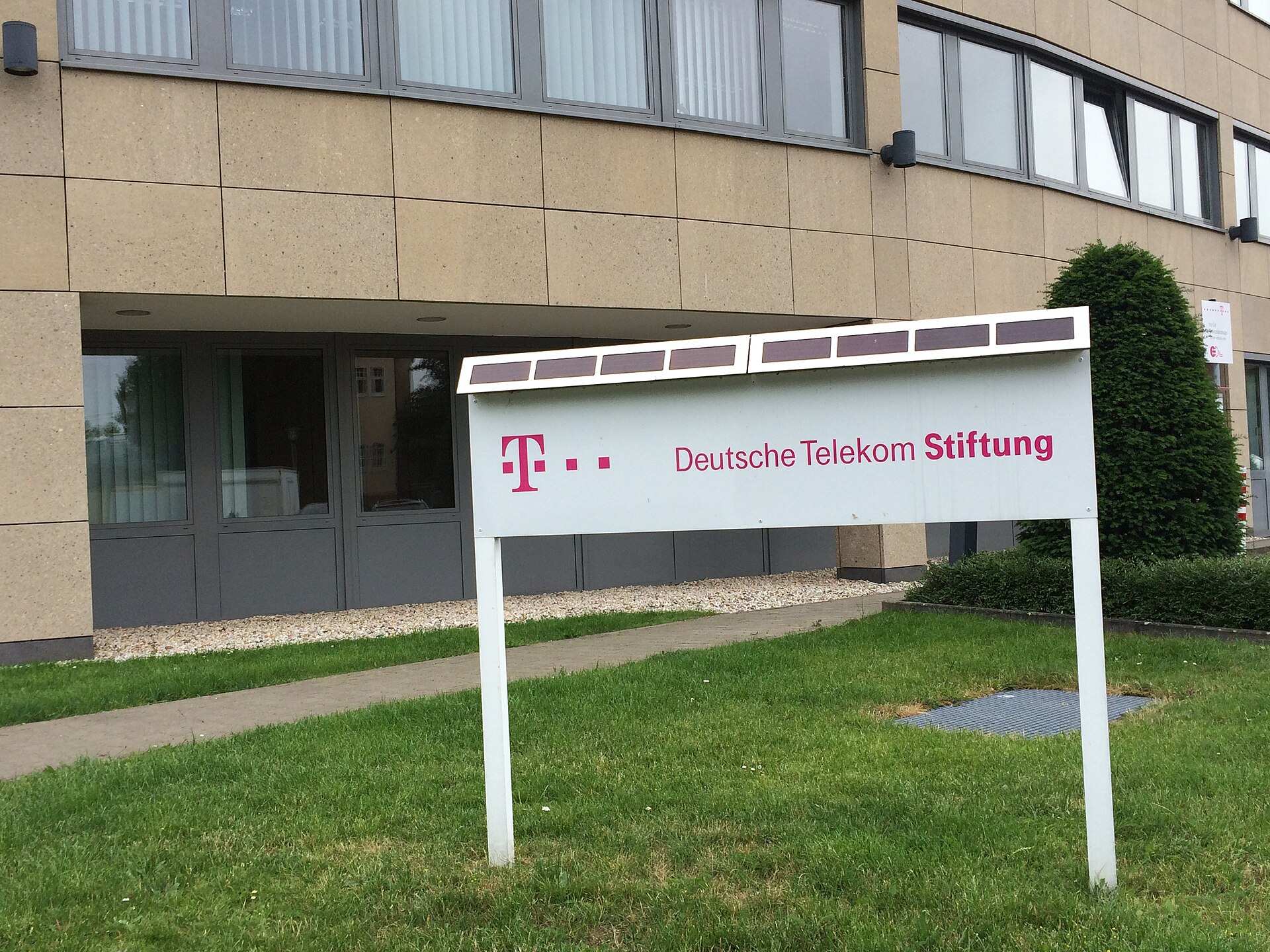 Imagem de referência relacionada a Deutsche Telekom, item descrito como registro de referência sobre Deutsche Telekom, organizado a partir de dados estruturados abertos