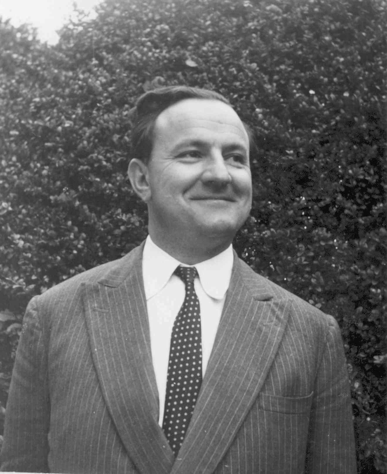 Imagem de referência relacionada a George Jellicoe, item descrito como diplomata, Reino Unido