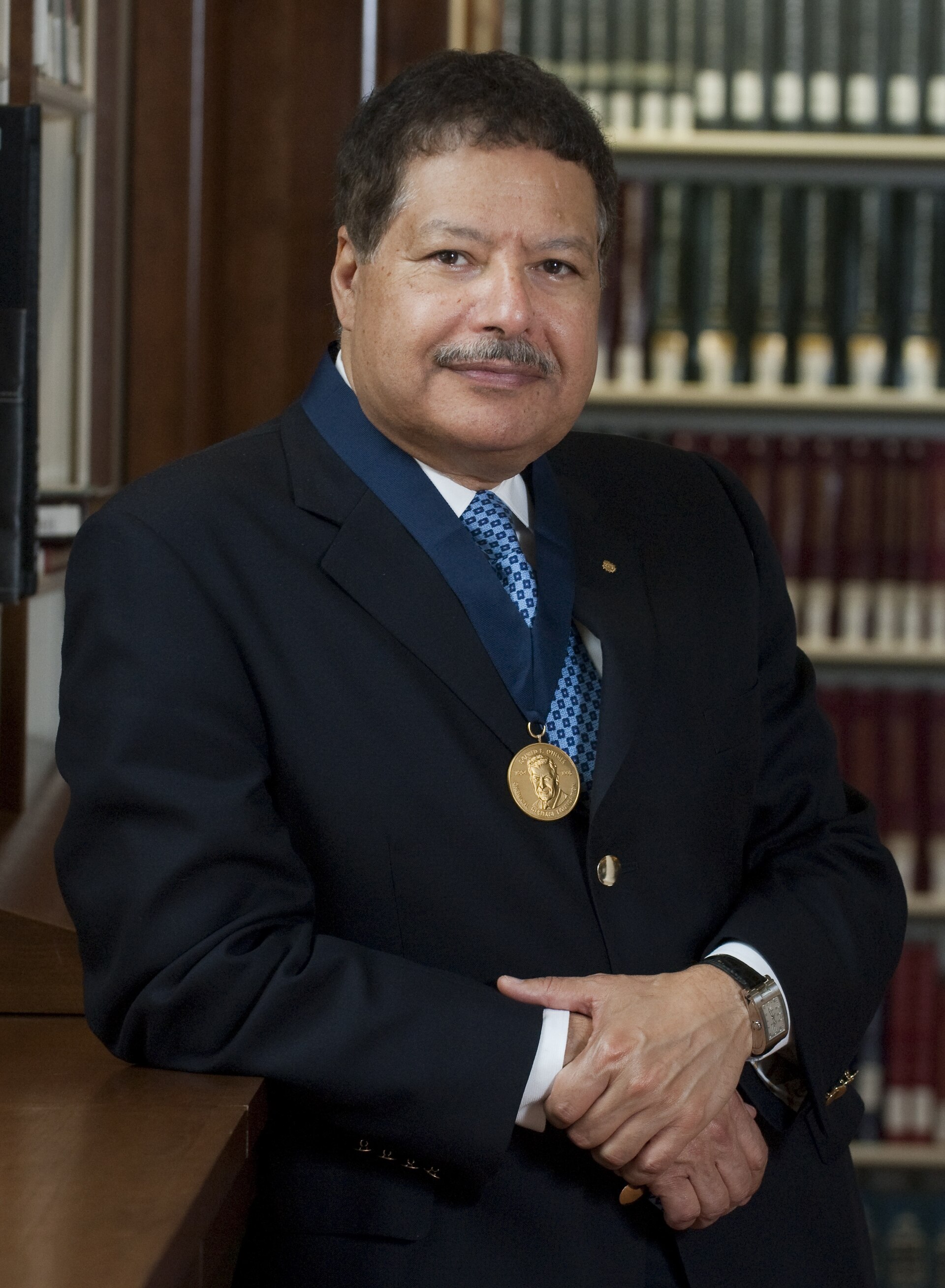 Imagem de referência de Ahmed Zewail, descrito nos dados abertos como químico de Egito