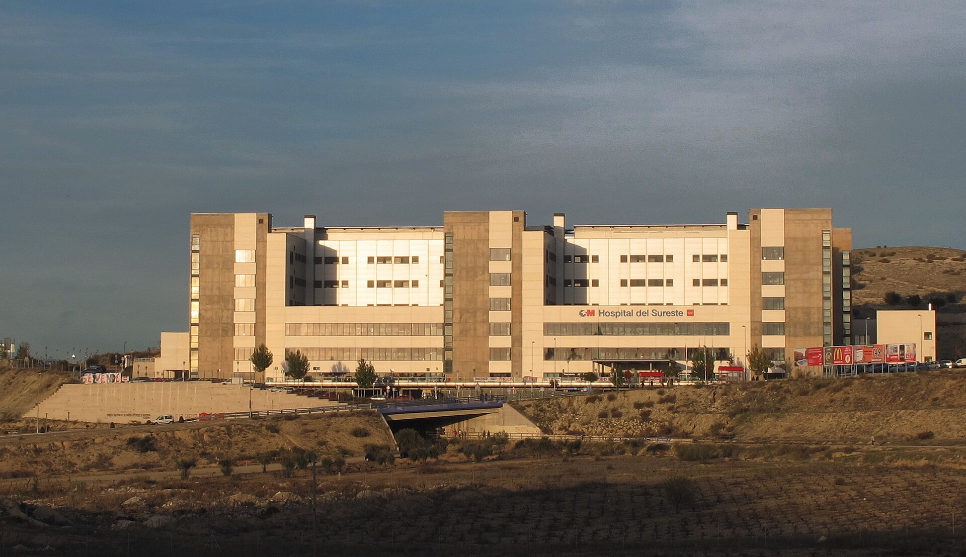 Imagem de referência de Hospital Universitario del Sureste, descrito nos dados abertos como hospital em Espanha