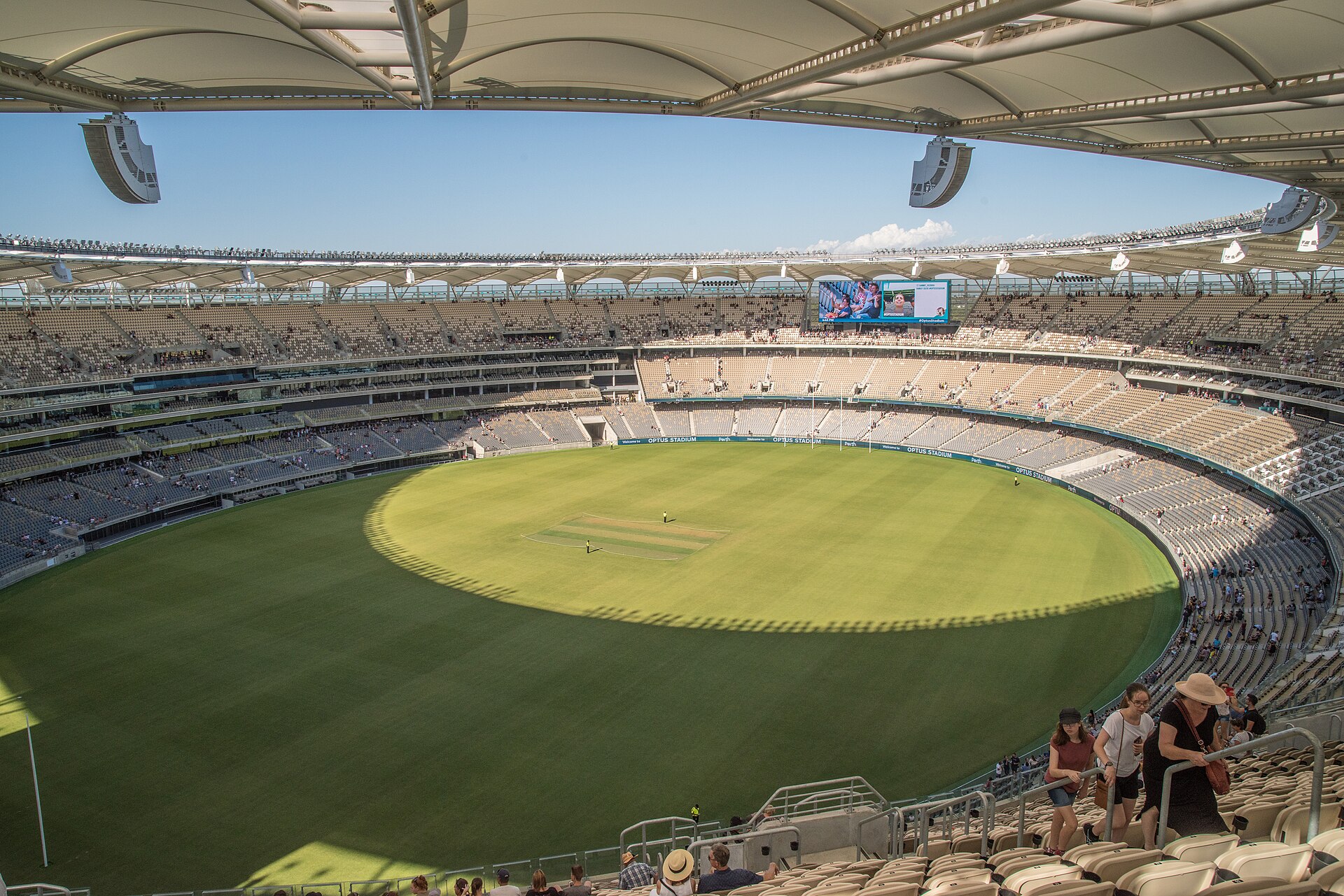 Imagem de referência de Perth Stadium, descrito nos dados abertos como um estádio multi-uso na Austrália, cidade de Perth