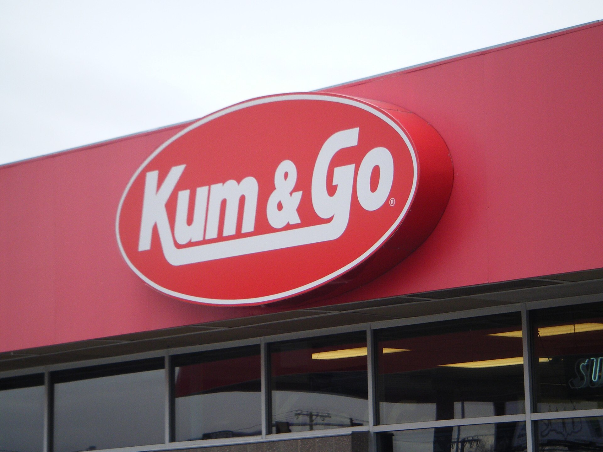 Imagem de referência relacionada a Kum & Go, item descrito como registro de referência sobre Kum & Go, organizado a partir de dados estruturados abertos