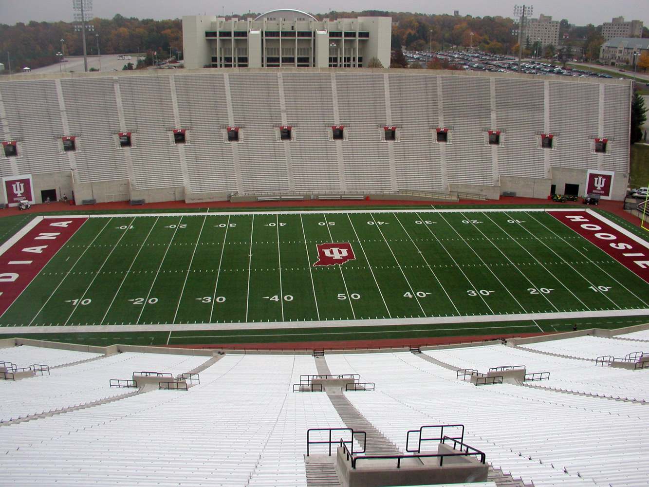 Imagem de referência de Memorial Stadium, descrito nos dados abertos como estádio em Illinois, Estados Unidos