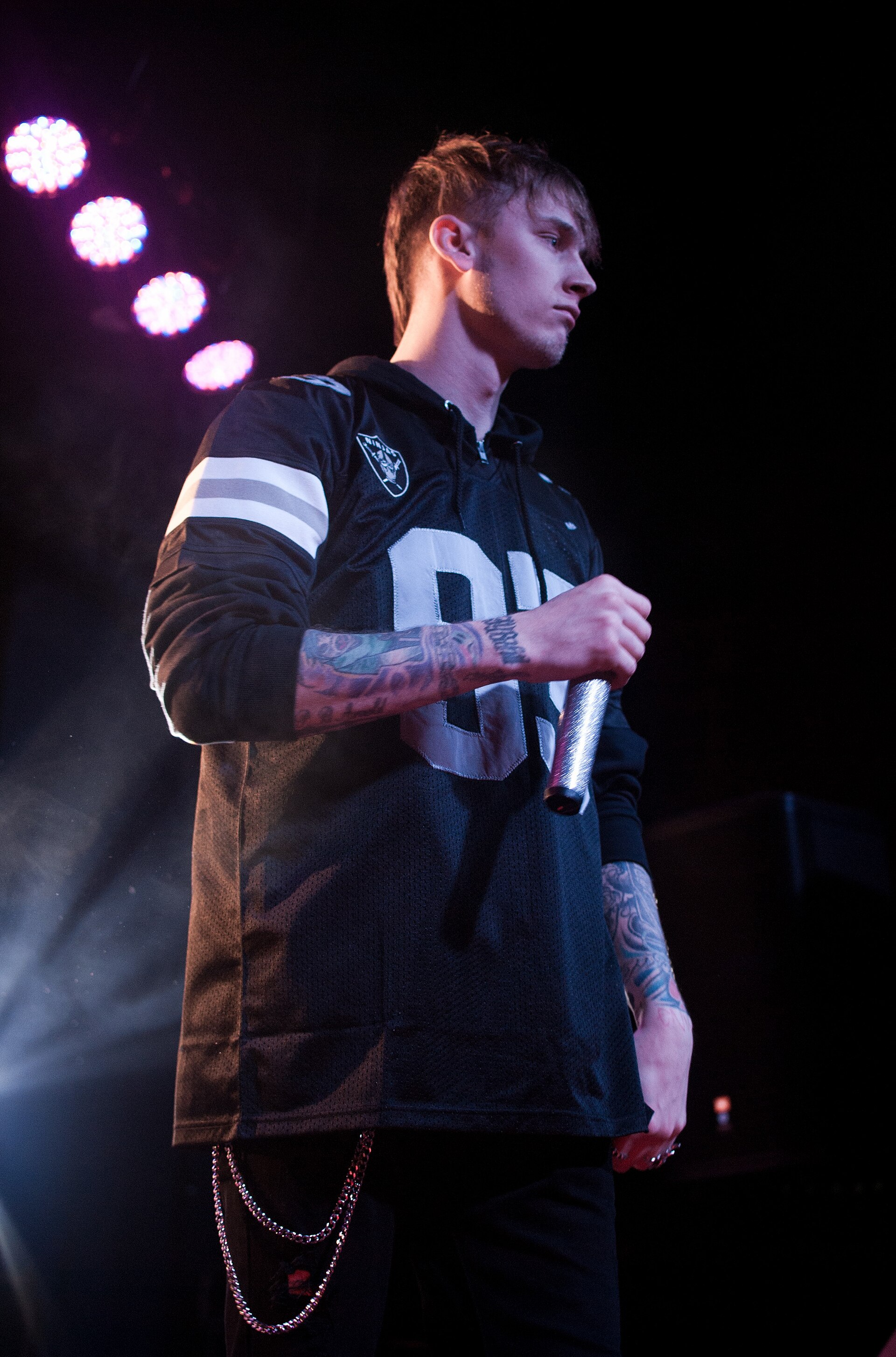 Imagem de referência relacionada a Machine Gun Kelly, item descrito como registro de referência sobre Machine Gun Kelly, organizado a partir de dados estruturados abertos