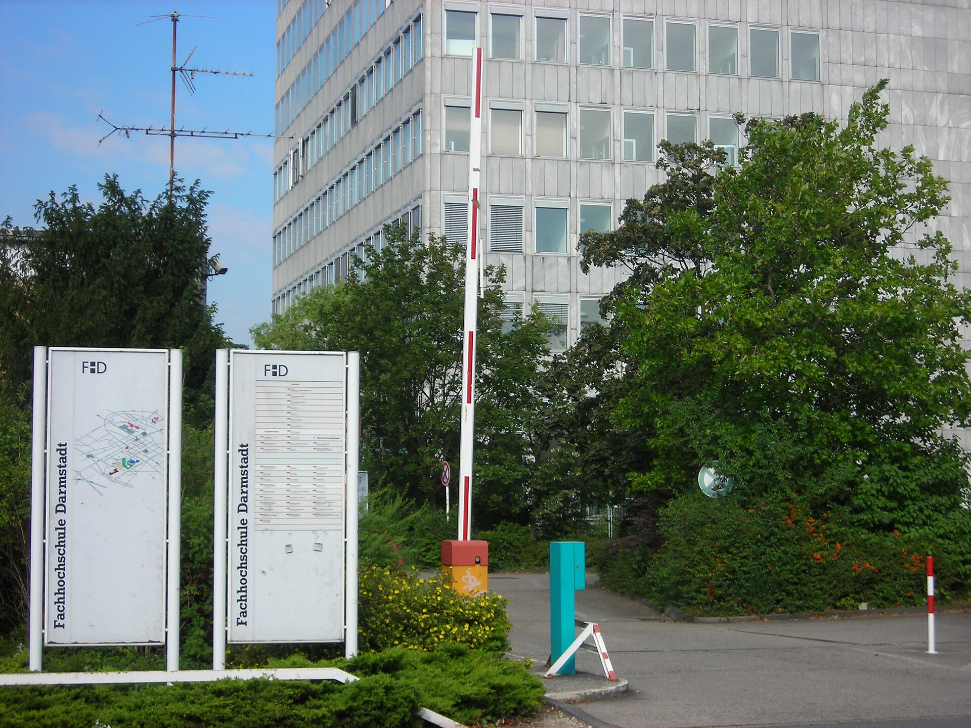 Imagem de referência de Universidade de Ciências Aplicadas de Darmstadt, descrito nos dados abertos como universidade pública de engenharia e tecnologia em Darmstadt, na Alemanha
