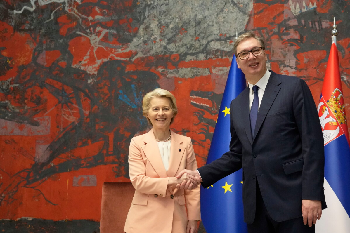 European Commission President Ursula von der Leyen, center, shakes hands with Serbian President Aleksandar Vucic in Belgrade, Serbia, on Oct. 25, 2024. (AP Photo/Darko Vojinovic, File)