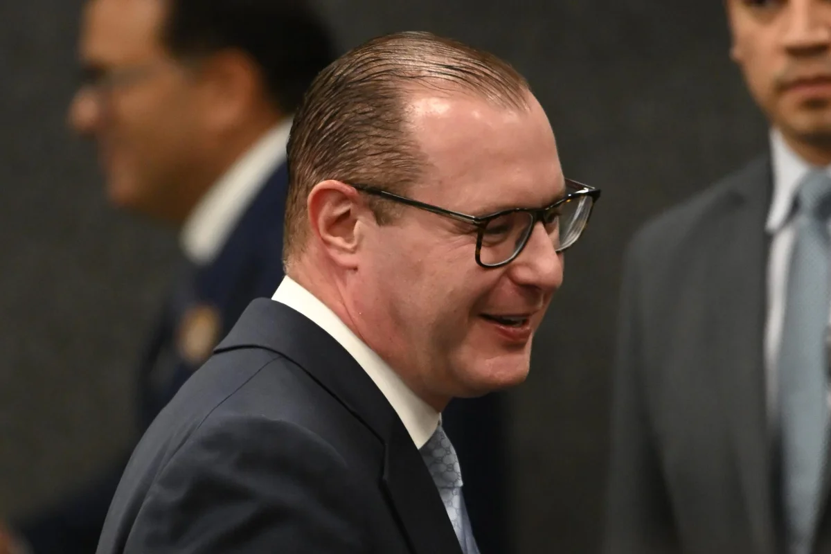 Zanin pede íntegra do celular de Vorcaro antes de STF julgar caso Moraes