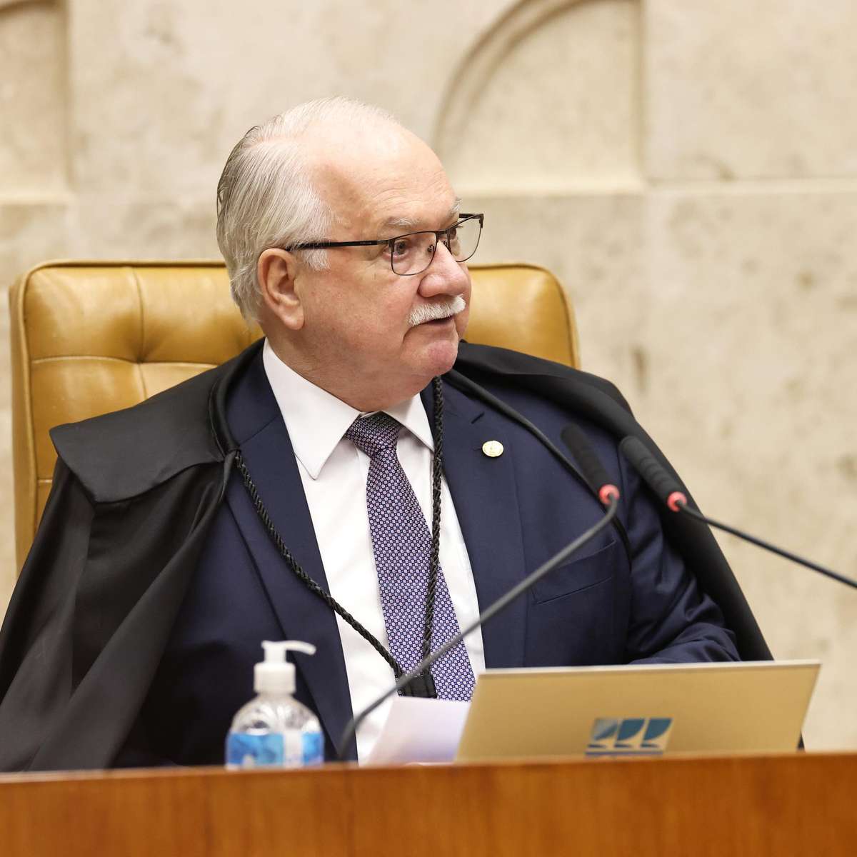 Fachin pede que Mendonça levante sigilo total do inquérito do caso Master em até 24 horas