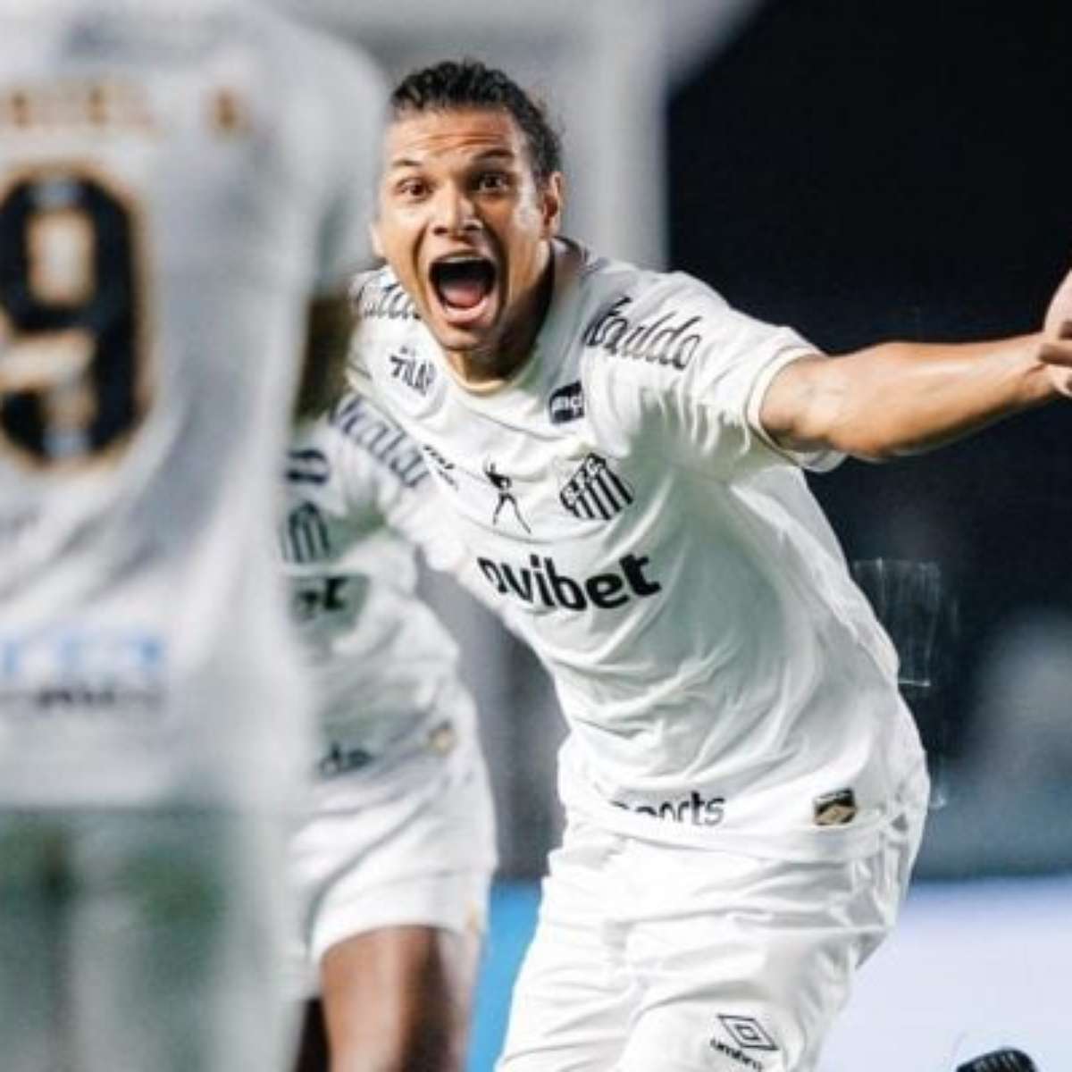 Santos vence Atlético e abre vantagem nas quartas da Sul-Americana
