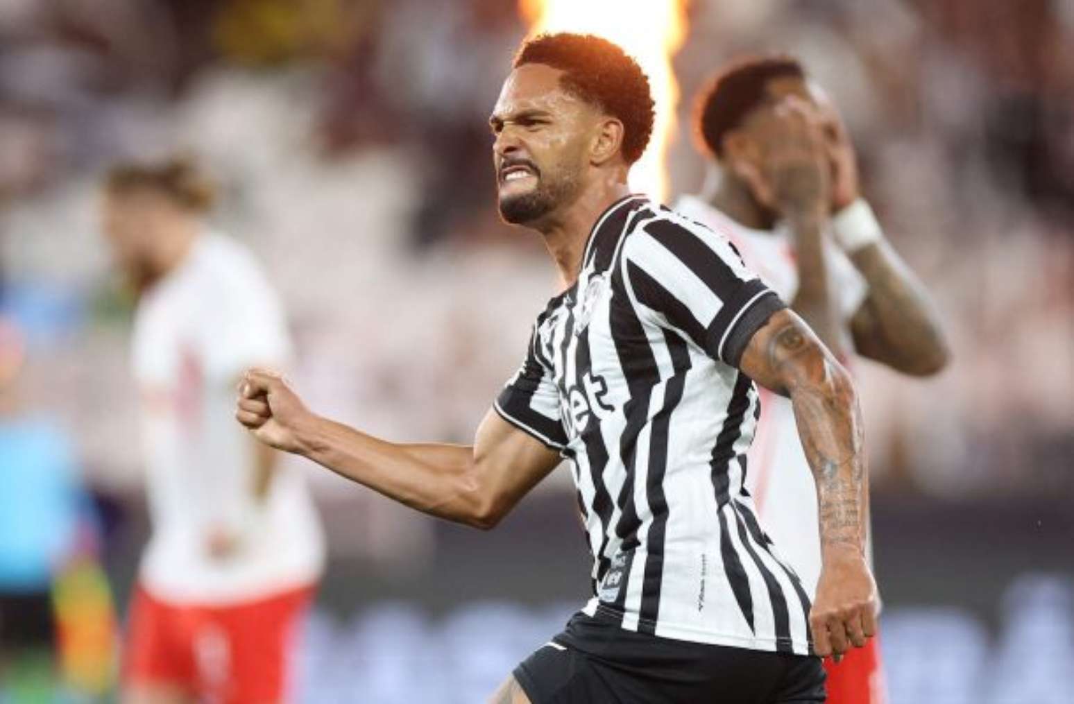 Wallace Yan deu &ldquo;assist&ecirc;ncia&rdquo; para o gol do Bragantino, mas foi expulso pouco depois &ndash;