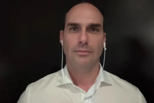 Eduardo Bolsonaro "orientou" uso de recursos do Dark Horse nos EUA, diz PF