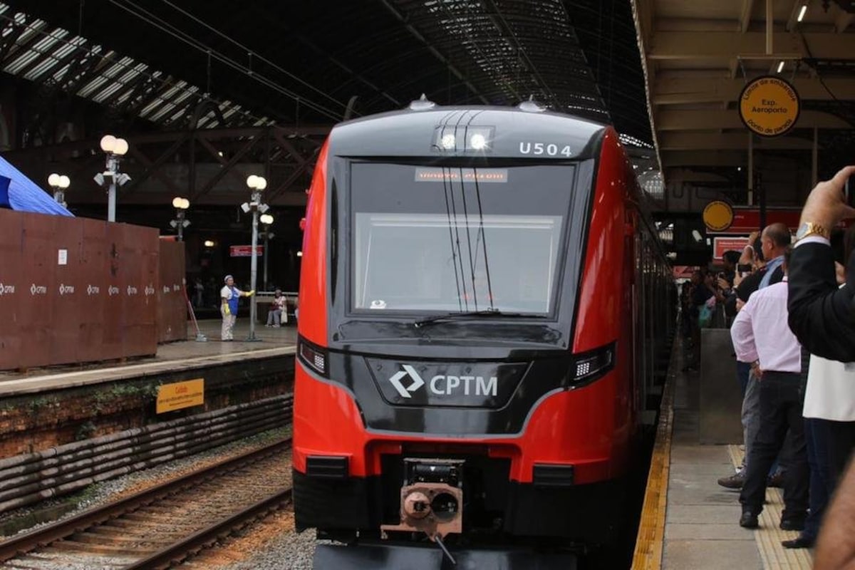Incêndio em subestação afeta linhas da CPTM e chuva causa interdição em estradas de SP