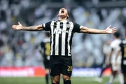 Cuello ampliou o placar da partida.