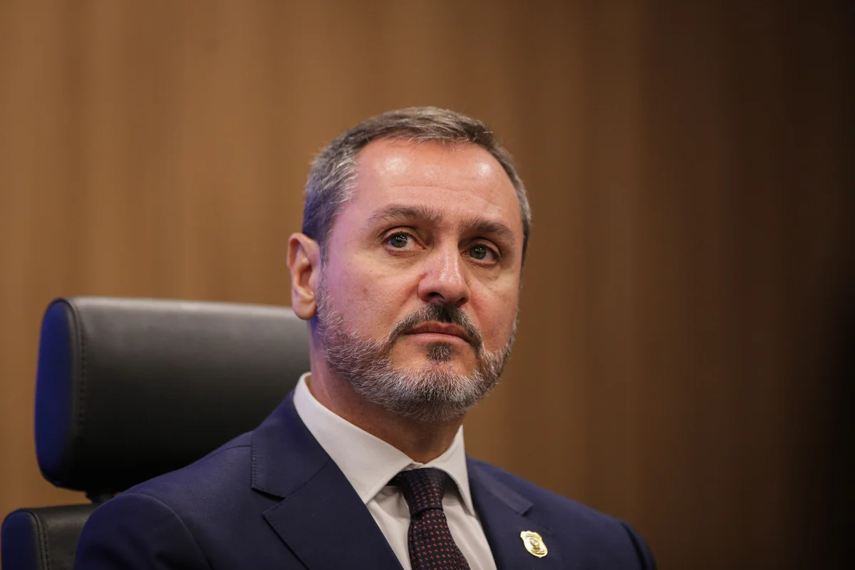 STF: Mendonça manda intimar Andrei Rodrigues sobre afastamento da PF