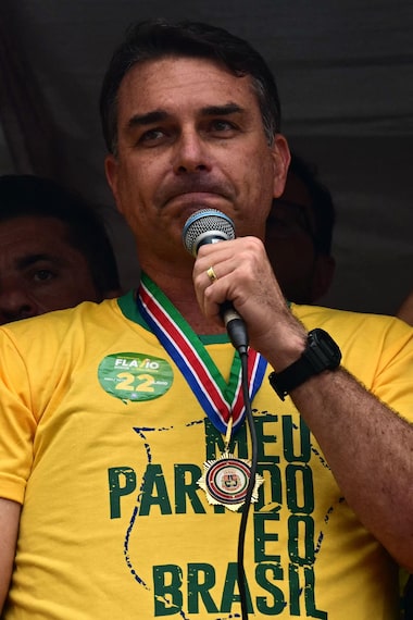 Flávio Bolsonaro chama operação da PF sobre emendas para filme de ‘interferência política’ de Dino