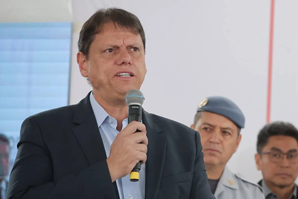 Haddad aciona TRE-SP contra gravações de Tarcísio em obras estaduais