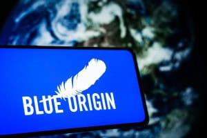 Rocket Lab contesta contrato de R$ 3,7 bilhões da NASA dado à Blue Origin