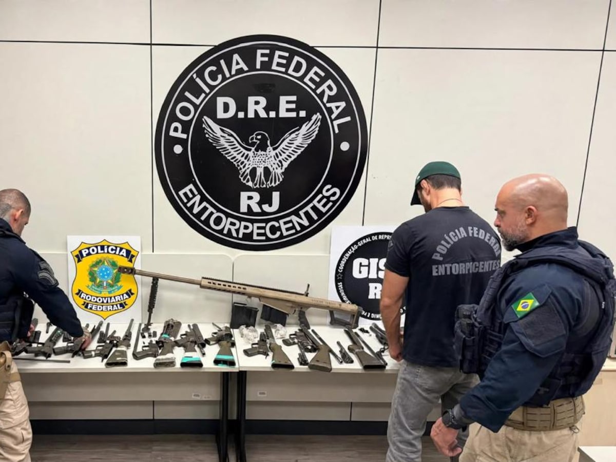 PF apreende 11 fuzis e submetralhadora a caminho do Rio; arsenal iria para facção criminosa