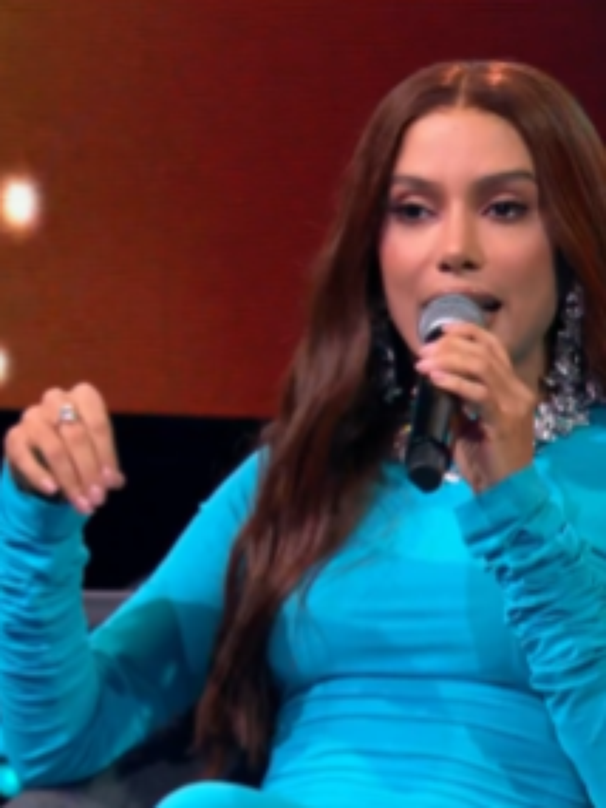 Anitta dá bronca ao vivo no 'Estrelas da Casa' ao ser interrompida com aplausos
