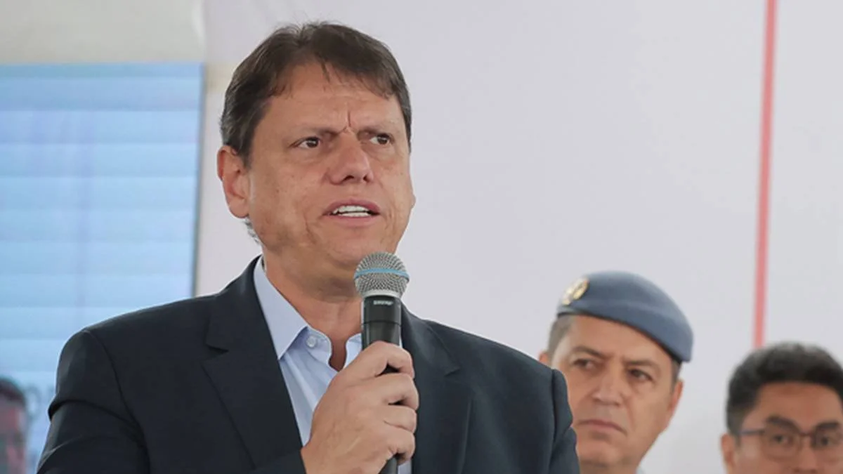 Haddad aciona TRE-SP contra gravações de Tarcísio em obras estaduais