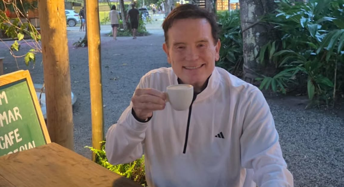 Roberto Cabrini aproveita férias no litoral da Bahia, e fãs aprovam: ‘Aproveite o máximo’