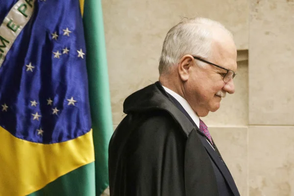 Fachin usa o melhor detergente, a luz do sol, para fazer história no STF