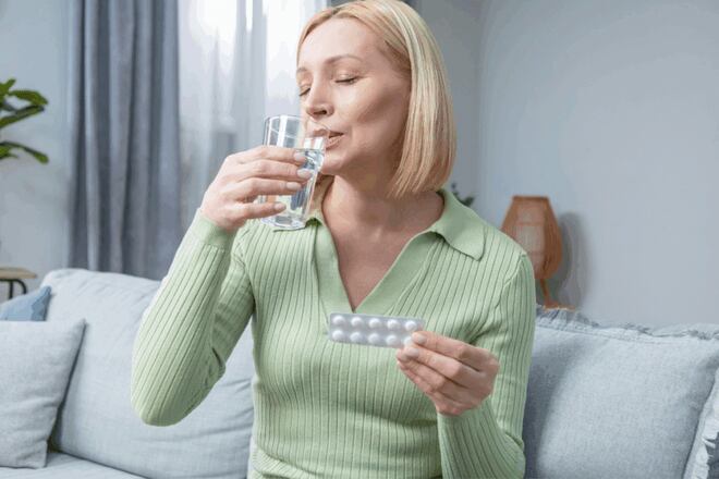 Dores nas articulações aumentaram na menopausa? Entenda a relação com a queda do estrogênio