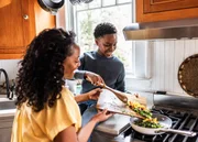 Sorvete caseiro de caramelo salgado entrega sabor de gelato sofisticado